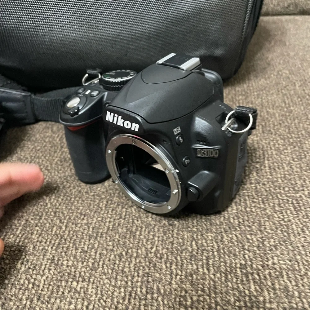 NIKON D3100